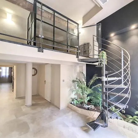 Loft Centre 2 Parking *